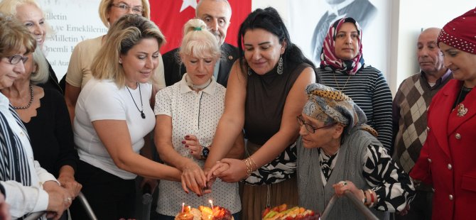 DÜNYA YAŞLILAR GÜNÜ'NDE KARTAL'DA YÜREKLERİ ISITAN GÖRÜNTÜLER