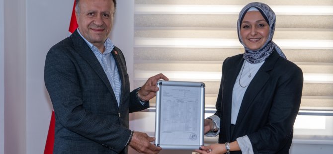 İKİNCİ KEZ CHP PENDİK İLÇE BAŞKANI SEÇİLEN NİYAZİ GÜNERİ MAZBATASINI ALARAK GÖREVİNE BAŞLADI