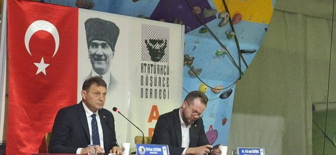 TÜRKER ERTÜRK:''BARIŞ SÜRECİ BÖLÜNMEYE YOL AÇAR DEMOKRASİ ZAYIFLADIKÇA ALT KİMLİKLER ZARAR GÖRÜR''