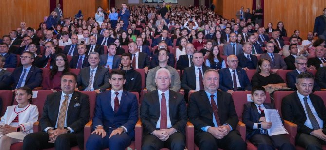 İSTANBUL ÖĞRENCİ MECLİSİ YENİ DÖNEME 'ÇEVRECİ VE FİKİR ÜRETEN GENÇLİK' VURGUSUYLA BAŞLADI