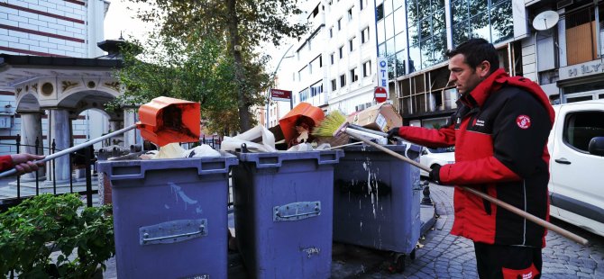 ÜMRANİYE’DE CADDE VE SOKAKLAR HER GÜN TİTİZLİKLE TEMİZLENİYOR