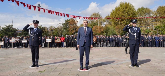 29 EKİM CUMHURİYET BAYRAMI COŞKUSU  PENDİK'TE ÇELENK TÖRENİ İLE KUTLANDI