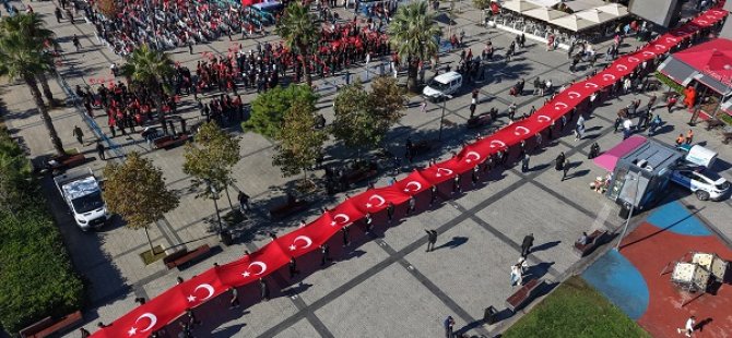 PENDİK’TE 102 METRELİK TÜRK BAYRAĞI İLE CUMHURİYET KUTLAMASI