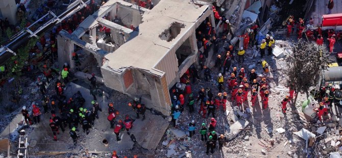 GEBZE'DE ÇÖKEN BİNADA 4 KİŞİ HAYATINI KAYBETTİ