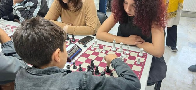 CHP PENDİK GENÇLİK KOLLARI ''HAMLE SIRASI BİZDE!'' SLOGANIYLA GENÇLERİ SATRANÇLA BULUŞTURDU