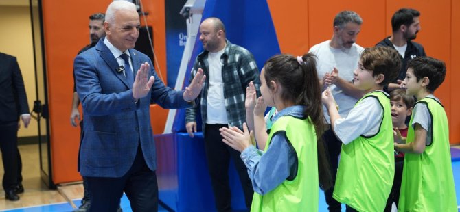 ÜMRANİYE’DE ARA TATİL ETKİNLİKLERİNDE YÜZLERCE ÇOCUK BİR ARAYA GELDİ