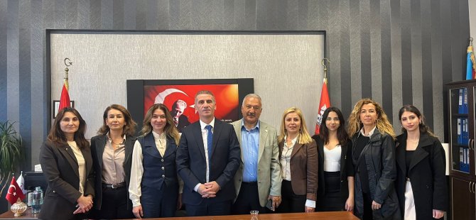 PENDİK CHP'DEN 24 KASIM'DA ÖĞRETMENLERE ANLAMLI ZİYARET