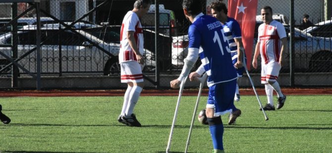 3 ARALIK DÜNYA ENGELLİLER GÜNÜ'NE ÖZEL MAÇ:İSTANBUL ADALET SARAYI VE PENDİK BELEDİYESİ AMPUTE FUTBOL TAKIMLARI KARŞILAŞIYOR