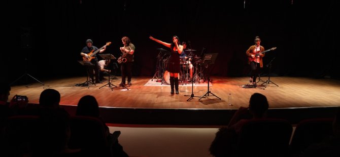 UĞUR MUMCU KÜLTÜR MERKEZİ'NDE GRUP FLAKES KONSERİ