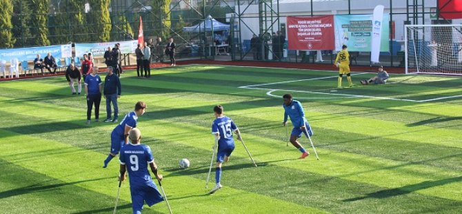 3 ARALIK DÜNYA ENGELLİLER GÜNÜ'NDE PENDİK'TE ANLAMLI MAÇ: KAZANAN DOSTLUK OLDU