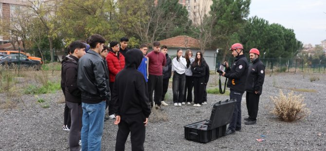 ÜMRANİYE BELEDİYESİ’NDEN LİSELERDE ARAMA KURTARMA EĞİTİMİ