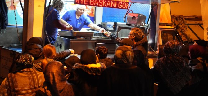 KARTAL BELEDİYESİ'NDEN MİRAÇ KANDİLİ DOLAYISIYLA VATANDAŞLARA LOKMA İKRAMI