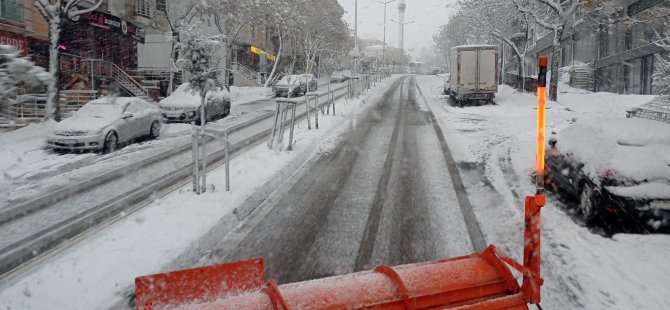 PENDİK'TE KARLA MÜCADELE ÇALIŞMALARI SÜRÜYOR
