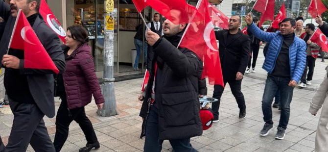 ZAFER PARTİSİ KARTAL İLÇE BAŞKANLIĞI'NDAN BAYRAĞA KARŞI SAYGI YÜRÜYÜŞÜ