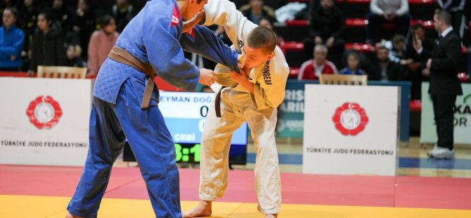 ÜMRANİYE BELEDİYESİ SPOR KULÜBÜ’NDEN TÜRKİYE ŞAMPİYONASI’NDA ÇİFTE ALTIN