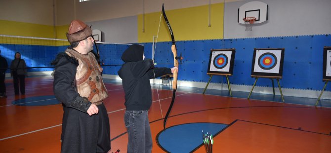 PENDİK’TE ATA SPORU OKÇULUK OKULLARLA BULUŞUYOR