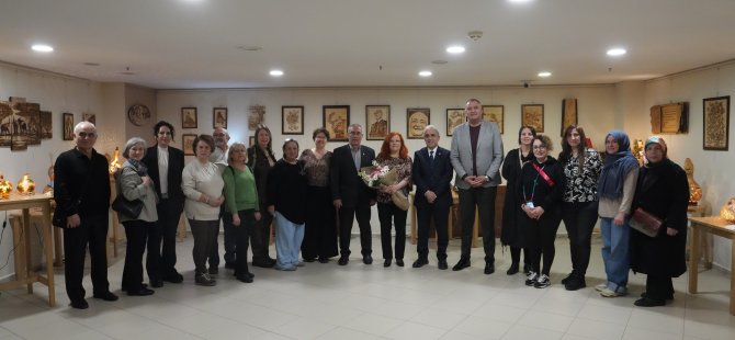 KARTAL'DA GELENEKSEL SANAT RÜZGARI:'HEYBEMİZDEKİ İZLER' SERGİSİ SANATSEVERLERLE BULUŞTU
