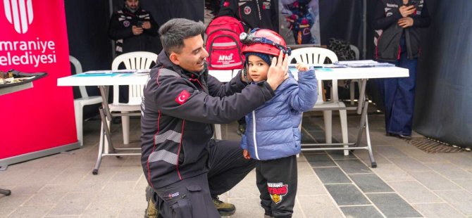 ÜMRANİYE’DE DEPREM BİLİNCİ İÇİN SİMÜLASYON TIRI VATANDAŞLARLA BULUŞTU