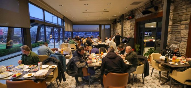 ÜMRANİYE SOSYAL TESİSLERİNDE RAMAZAN BEREKETİ: İFTAR SOFRALARI DOLDU TAŞTI