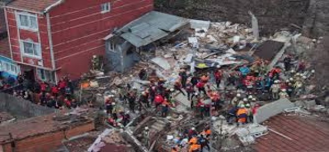 FATİH'TE DOĞALGAZ PATLAMASI:2 BİNA ÇÖKTÜ 1 VATANDAŞ HAYATINI KAYBETTİ