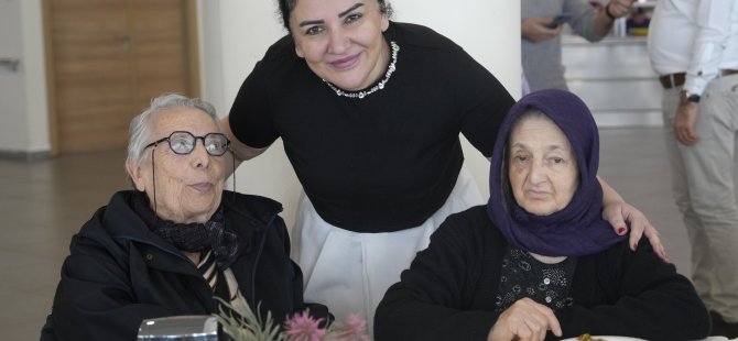 KARTAL BELEDİYESİ'NDEN 'YAŞLILARA SAYGI HAFTASI'NDA HUZUREVİ SAKİNLERİNE ANLAMLI ZİYARET