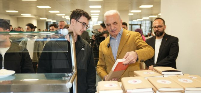 KÜTÜPHANELER HAFTASI’NDA ÜMRANİYE’DE ÖĞRENCİLERE KİTAP SÜRPRİZİ
