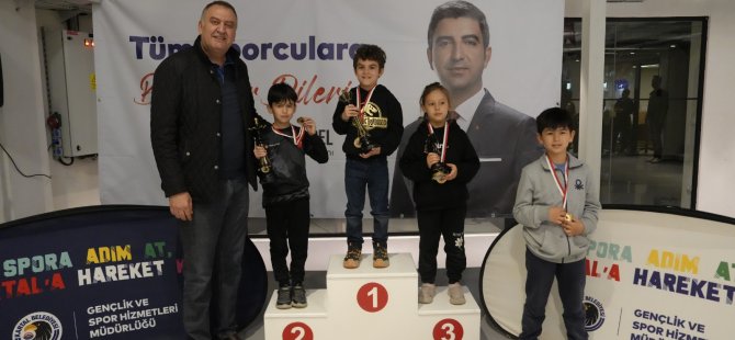 KARTAL'DA 23 NİSAN ÇOŞKUSU SATRANÇ TURNUVASI İLE BAŞLADI