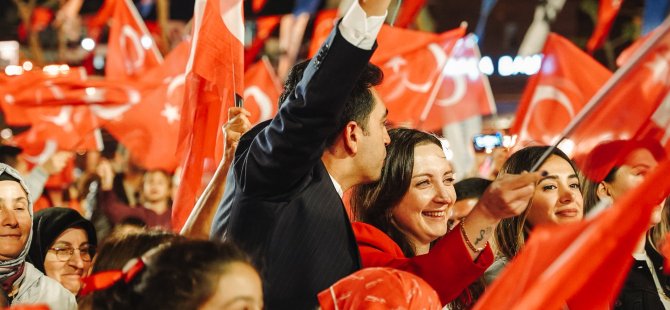 TUZLALILAR 19 MAYIS'I GENÇLİK KONSERİ İLE KUTLADI