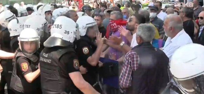 İZMİR'DE MİTİNG GERGİNLİĞİ: CUMHURİYET MEYDANI'NDA POLİS MÜDAHALESİ
