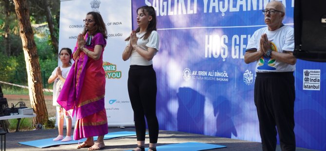TUZLA'DA DÜNYA YOGA GÜNÜ'NE YOĞUN İLGİ: HER YAŞTAN ONLARCA KİŞİ MAT ÜZERİNDE BULUŞTU