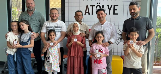 BİLİM ÜMRANİYE’DE BABALAR VE ÇOCUKLAR KENDİ PARFÜMLERİNİ TASARLADI