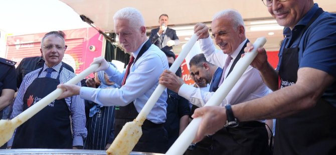 20 BİN KİŞİYE DEV KAZANLARDA PİŞEN AŞURE İKRAM EDİLDİ