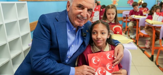 BAŞKAN İSMET YILDIRIM, ÖĞRENCİLERİ KARNE GÜNÜNDE YALNIZ BIRAKMADI