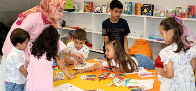 ÜMRANİYE’DE ÇOCUKLAR ÖĞRENİRKEN ANNELER DE ÜRETTİ
