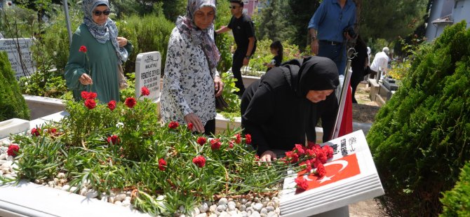 KARTAL BELEDİYESİ 15 TEMMUZ DEMOKRASİ ŞEHİDİNİ UNUTMADI ŞEHİT ŞÜKRÜ BAYRAKÇI KABRİ BAŞINDA ANILDI