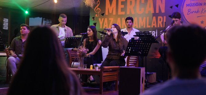 AKADEMİ SANAT ÖĞRENCİLERİNDEN MERCAN YAZ AKŞAMLARINDA  AÇIK HAVA KONSERİ