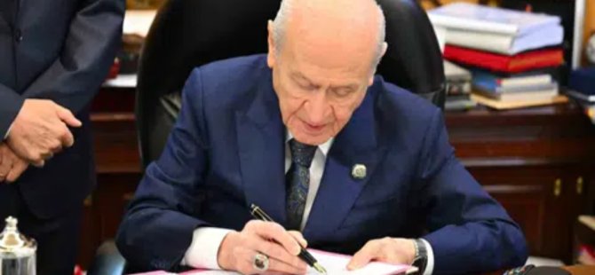 TARİHİ ADIM ATILDI:DEVLET BAHÇELİ 'TERÖRSÜZ TÜRKİYE' ÇERÇEVE YASA TEKLİFİNİ İMZALADI