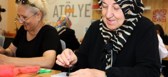 AKTİF YAŞ AL MERKEZİ ÜYELERİ BİLİM ÜMRANİYE’DE KEÇE ATÖLYESİNE KATILDI