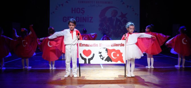 KARTAL'DA KREŞLİ MİNİKLERDEN CUMHURİYET COŞKUSU