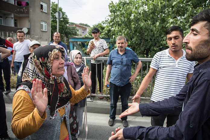 Başakşehir'de Kadınlar Uyuşturucu Satıcılarına İsyan Etti