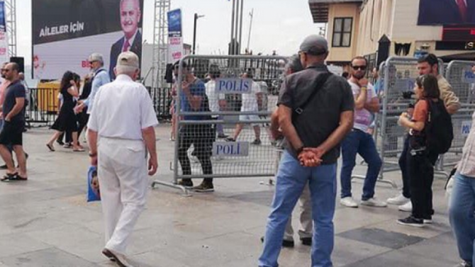 Kadıköy'de Tepkiler Üzerine Bariyerler Kaldırıldı