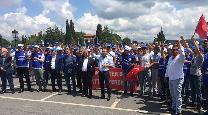 Tüpraş İşçileri Koç  Holding Binası Önünde Eylem Yaptı