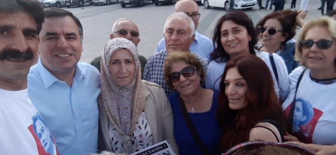 Adliye Önünde Kaftancıoğlu'na Destek Çıktılar