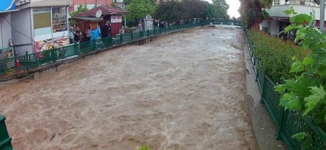 Köy Yolları Kapandı Kurtarma Çalışmaları Devam Ediyor