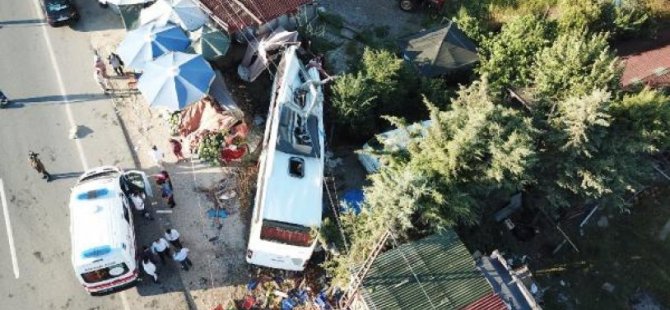 HAVAİST OTOBÜSÜ KAZA YAPTI ÖLÜ VE YARALILAR VAR