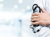 FİŞLENEN DOKTORLARIN YERİNİ İTHALLE KAPATTILAR