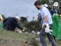 TABUREDEN GİYSİYE KİLOLARCA ÇÖP TOPLADILAR