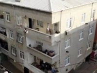 PENDİK'TE DEPREMDE HASAR GÖREN BİNA TAHLİYE EDİLDİ