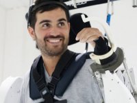 FELÇLİ HASTA ZİHNİYLE KOL VE BACAKLARINI HAREKET ETTİRDİ