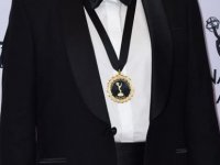 EMMY ÖDÜLÜ USTA OYUNCUYA VERİLDİ